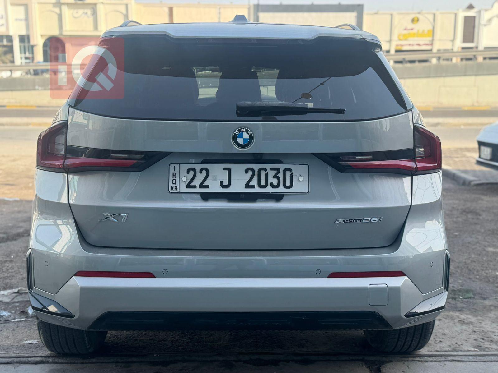 بی ئێم دەبڵیو X1